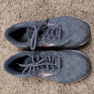Women's Brooks sneakers